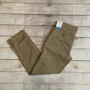 Men’s flex wear flat front khakis 32X32
